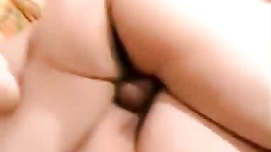 مسكها ع الكنبه ينكها ف كوسها ورقداله تصوت والواد فشخها صورها حصرى
