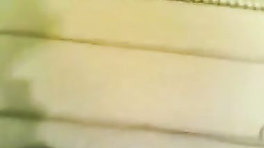 شرموطه تمص لعشيقها زبره وتدلعه نياكه وتركب على زبره