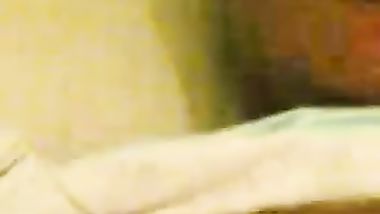 شرموطه تمص لعشيقها زبره وتدلعه نياكه وتركب على زبره