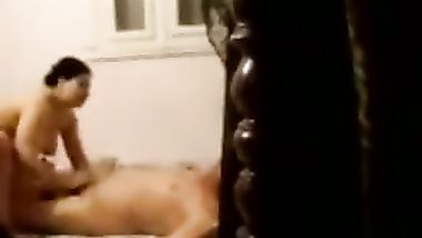 شرموطة بتتناك فى بيت دعارة من راجل عجوز ودقها صح الصح