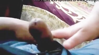 شرموطه مصريه بتمص فى الحمام وبتقوله كسمك زبرك فاجر