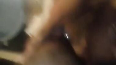 شرموطه مصريه بتمص فى الحمام وبتقوله كسمك زبرك فاجر