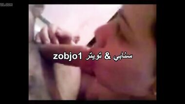 شرموطة مصرية يصورها صاحبها ويخليها تقول كلام وراه و تتغزل فيه وتمص زبه