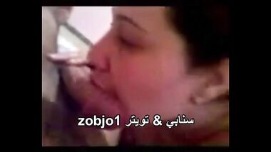 شرموطة مصرية يصورها صاحبها ويخليها تقول كلام وراه و تتغزل فيه وتمص زبه